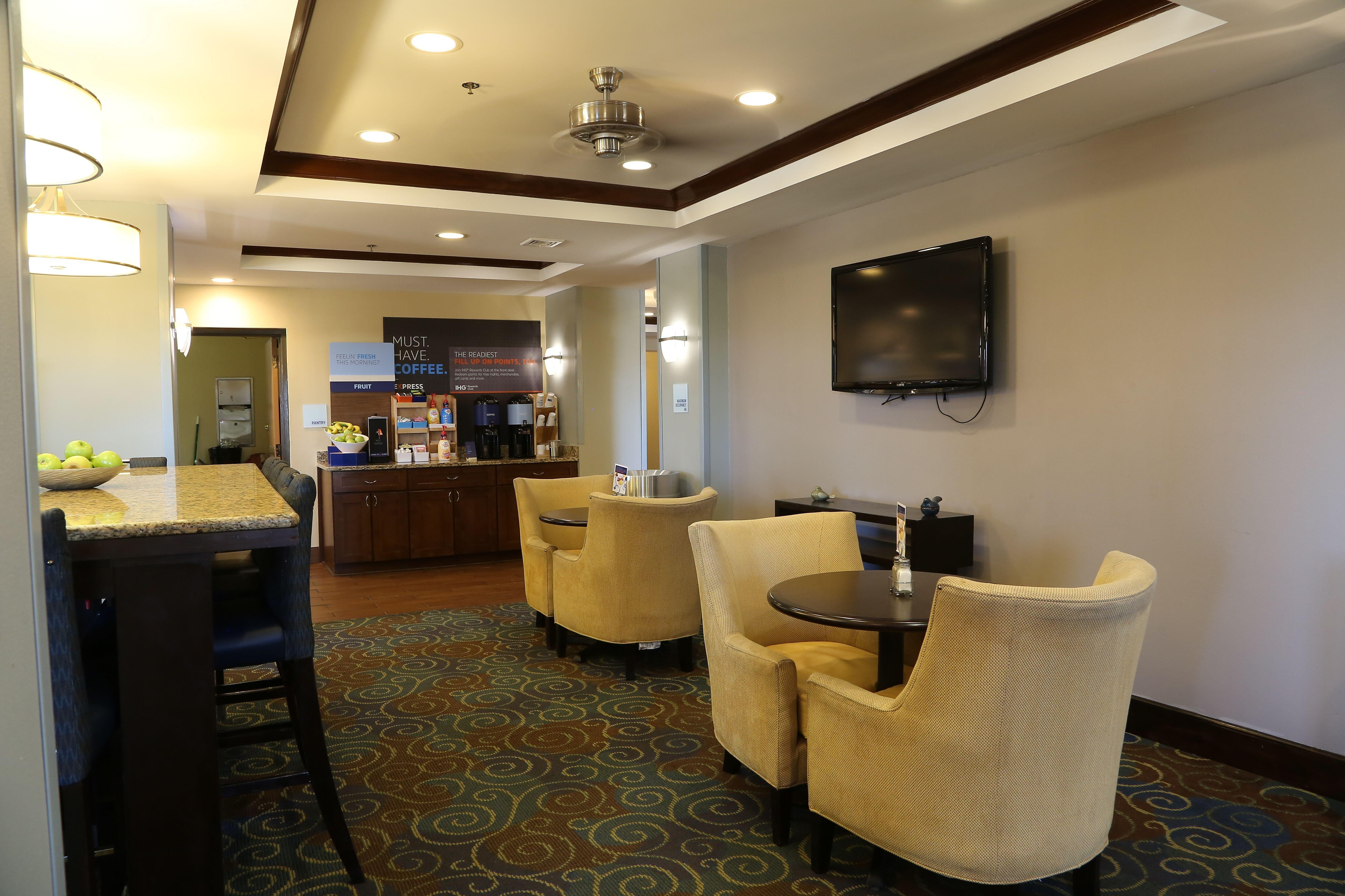 Holiday Inn Express Hotel & Suites Cleveland - Ms By Ihg Zewnętrze zdjęcie