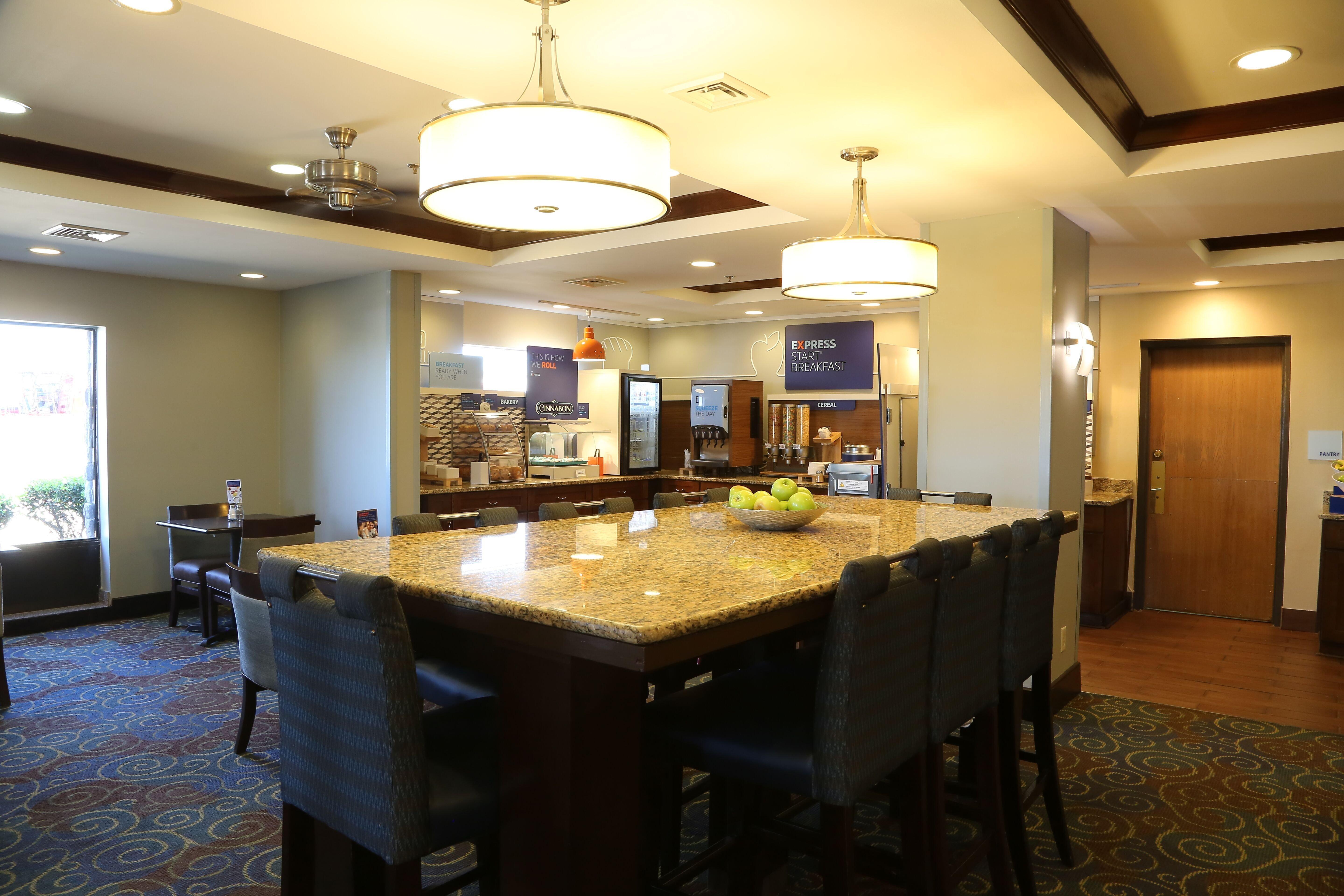Holiday Inn Express Hotel & Suites Cleveland - Ms By Ihg Zewnętrze zdjęcie