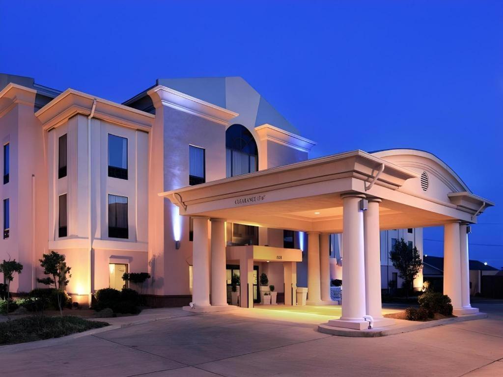 Holiday Inn Express Hotel & Suites Cleveland - Ms By Ihg Zewnętrze zdjęcie