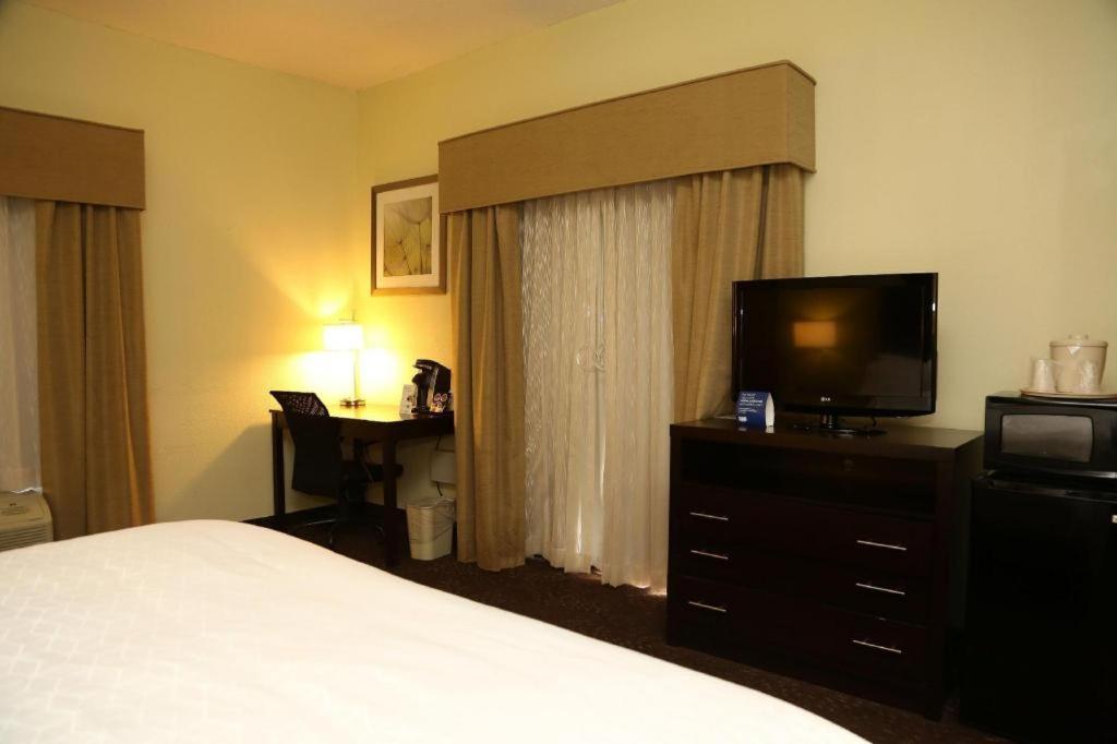 Holiday Inn Express Hotel & Suites Cleveland - Ms By Ihg Zewnętrze zdjęcie