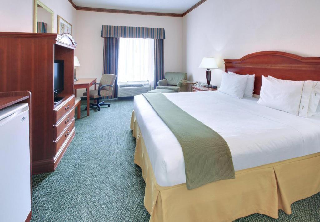 Holiday Inn Express Hotel & Suites Cleveland - Ms By Ihg Zewnętrze zdjęcie