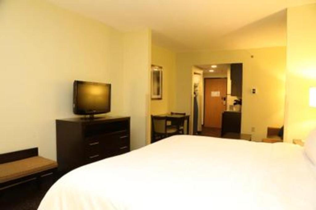 Holiday Inn Express Hotel & Suites Cleveland - Ms By Ihg Zewnętrze zdjęcie