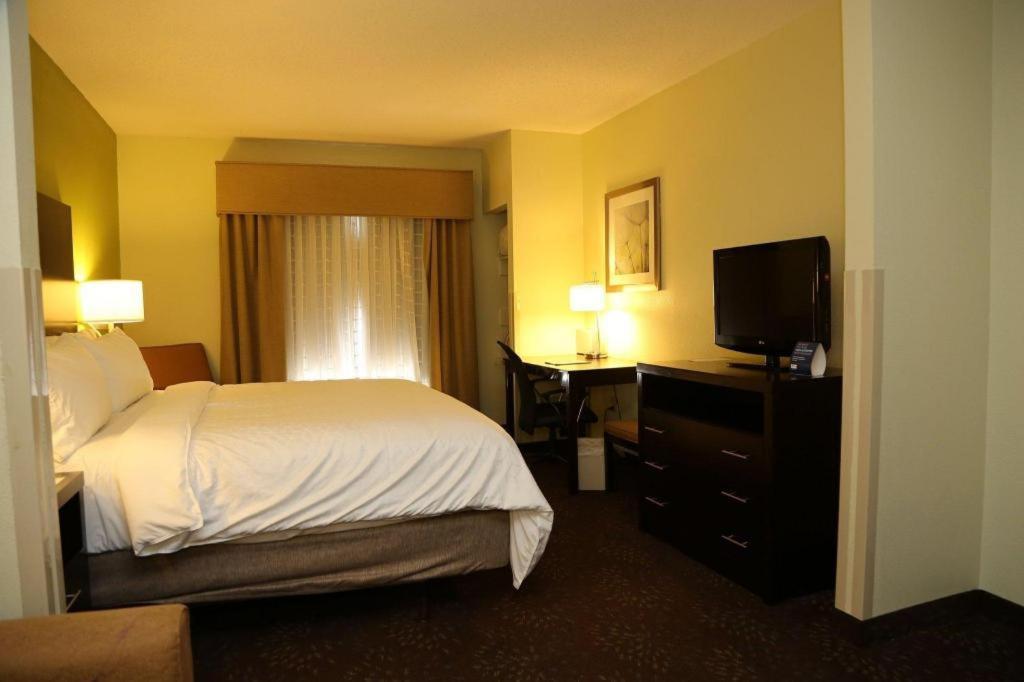 Holiday Inn Express Hotel & Suites Cleveland - Ms By Ihg Zewnętrze zdjęcie