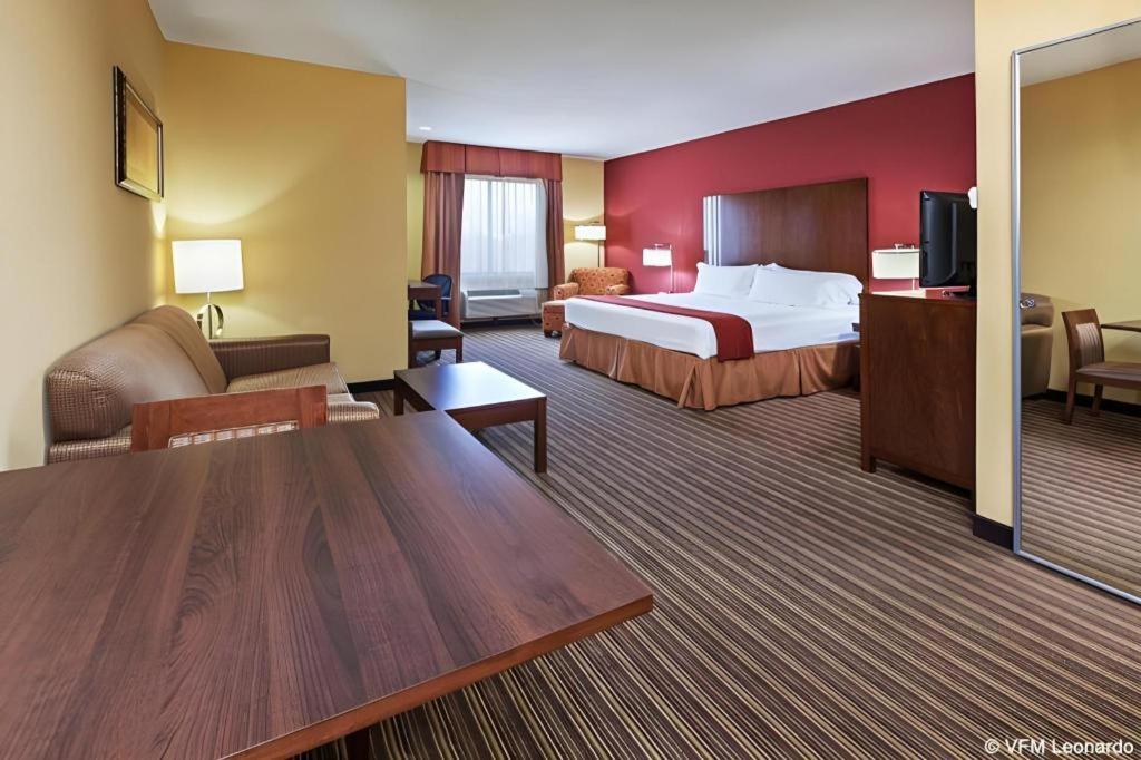 Holiday Inn Express Hotel & Suites Cleveland - Ms By Ihg Zewnętrze zdjęcie