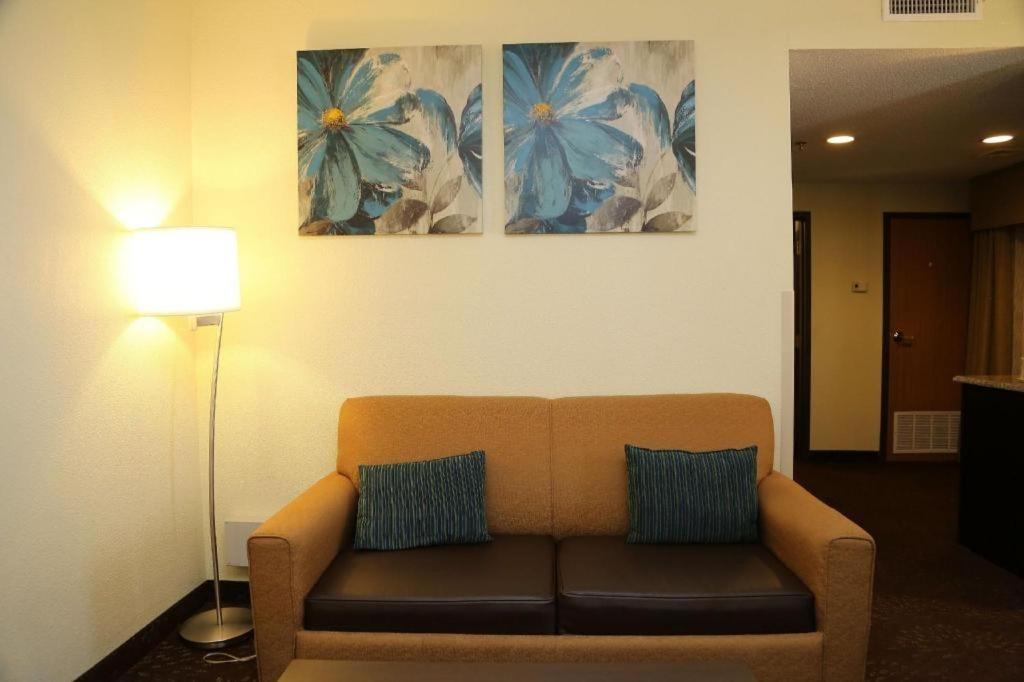 Holiday Inn Express Hotel & Suites Cleveland - Ms By Ihg Zewnętrze zdjęcie